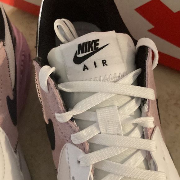 - NWT Womens Nike Air Max Excee  Athletic Shoe in size 6 Pink, white, grey… - Picture 5 of 12